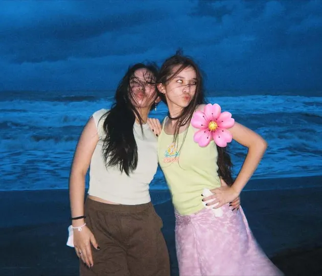 Sybil dan Salah Satu Temannya