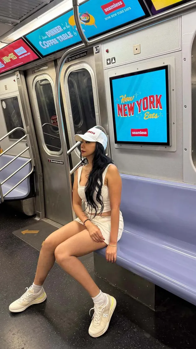 Asri Welas Jalan-jalan di New York