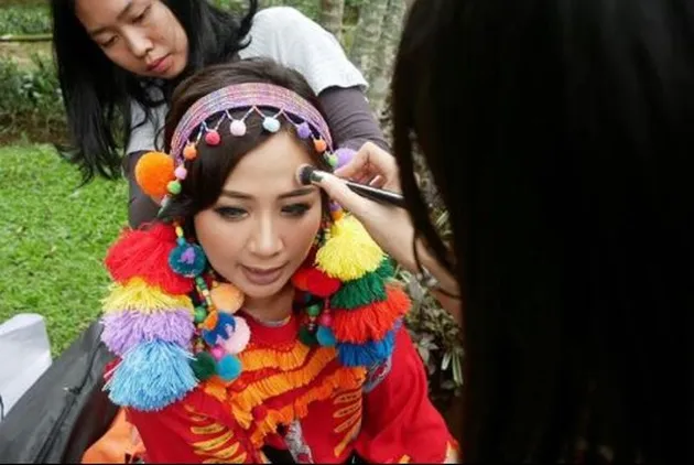 Diakui oleh Astrid, photoshoot single terbarunya kali ini menggunakan konsep yang berbeda, prosesnya pun sangat cepat. Apalagi dibantu dengan tim yang sangat solid dengan taste yang luar biasa.