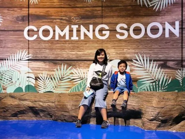 Sudah genap satu tahun sejak Astrid merilis singlenya yang berjudul Demi Kita. Segala persiapan pun dilakukan untuk single terbarunya nanti, bahkan karena kerap didendangkan, sang buah hati, Alec pun sudah hafal lagunya lho.