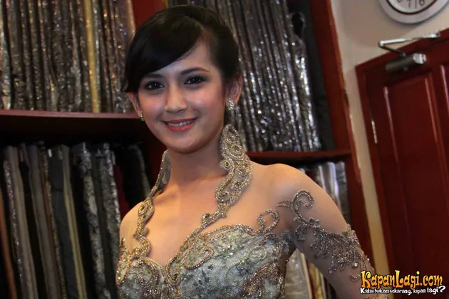 SANDY SYARIF FITTING BAJU PERNIKAHAN DI RUMAH MAROKO - KapanLagi.com