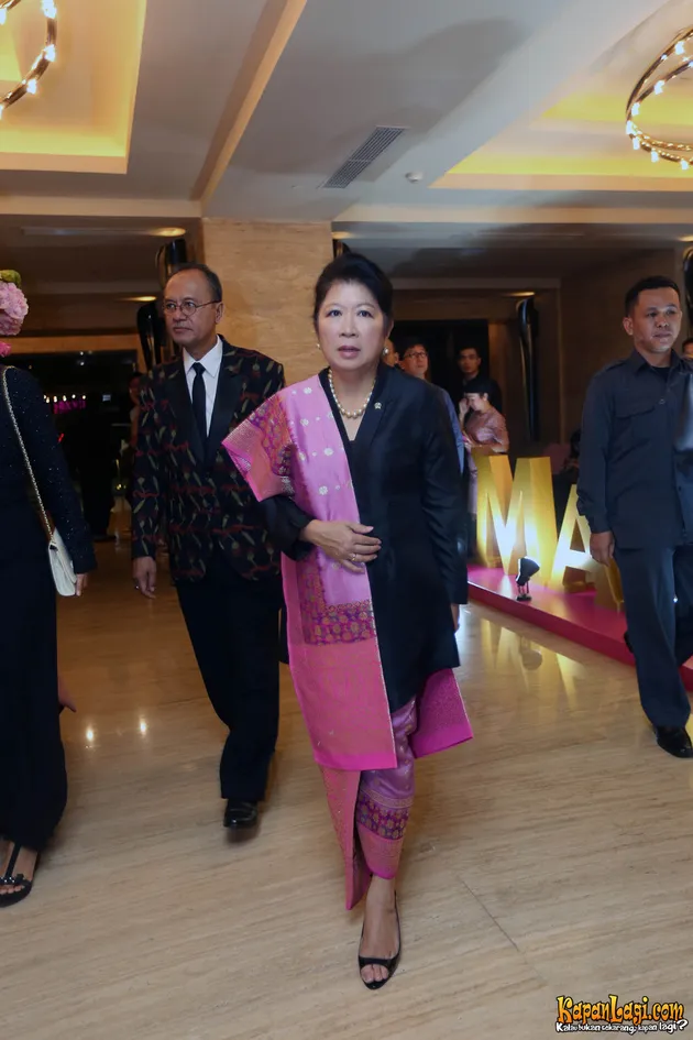 Launching Magnum Pink and Black