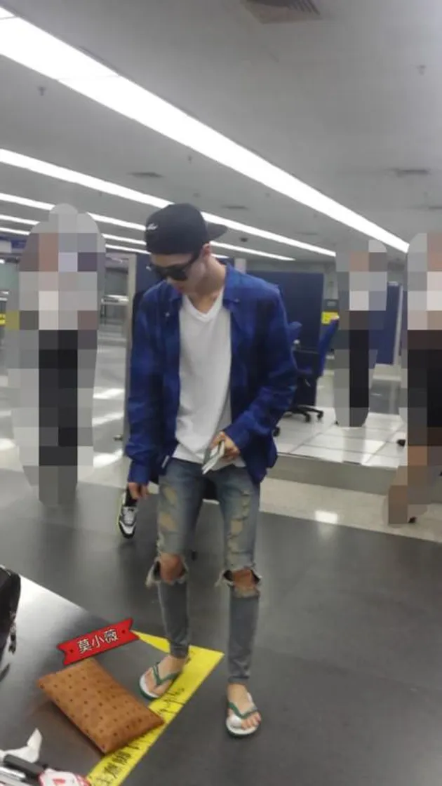 SEHUN EXO PEDE PAKAI SANDAL SWALLOW DARI INDONESIA - KapanLagi.com