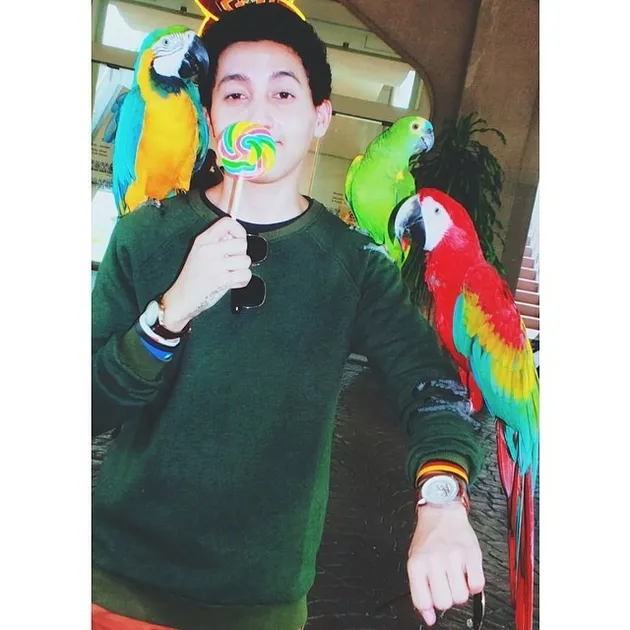 Instagram/AaronAshab