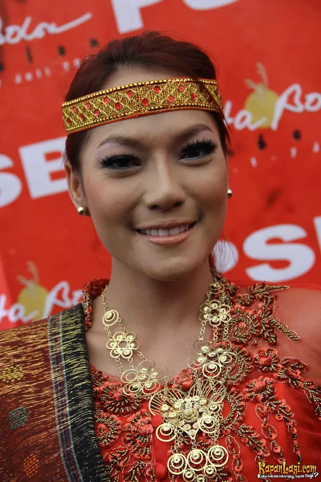 SELEBRITI DI PERSIAPAN PESTA BATAK KOLOSAL KELUARGA 