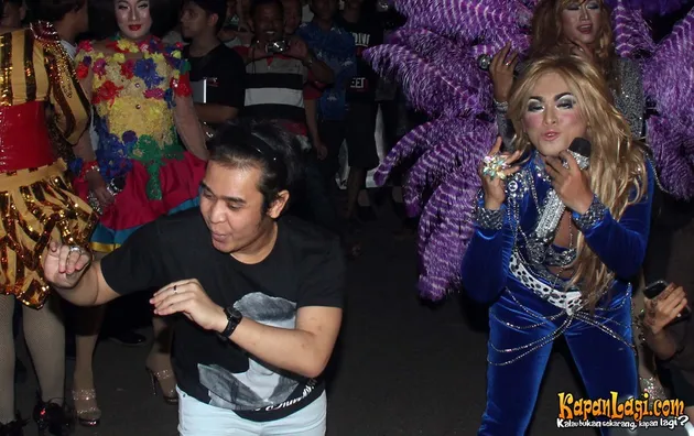 SERUNYA OLGA SYAHPUTRA DAN WARIA NOBAR FILM TAMAN LAWANG 