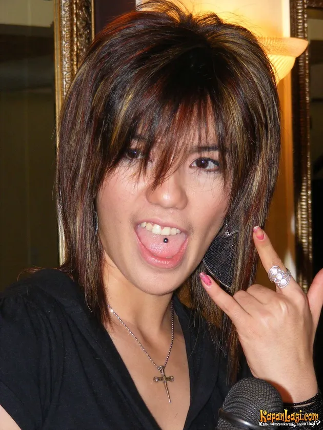 SHEILA MARCIA UBAH GAYA RAMBUT - KapanLagi.com