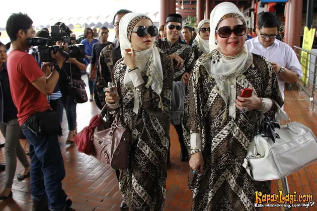 Sheza Idris, Shezy Idris