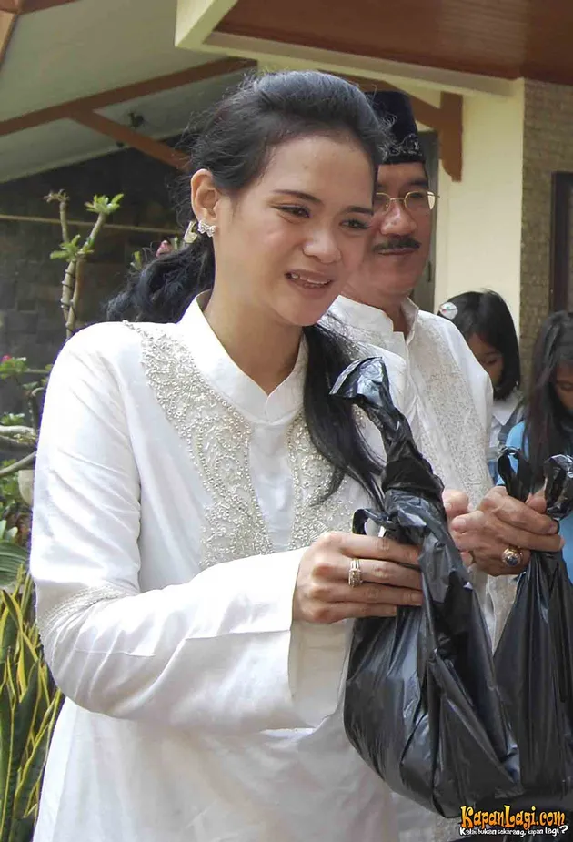 Sheza Idris, Shezy Idris