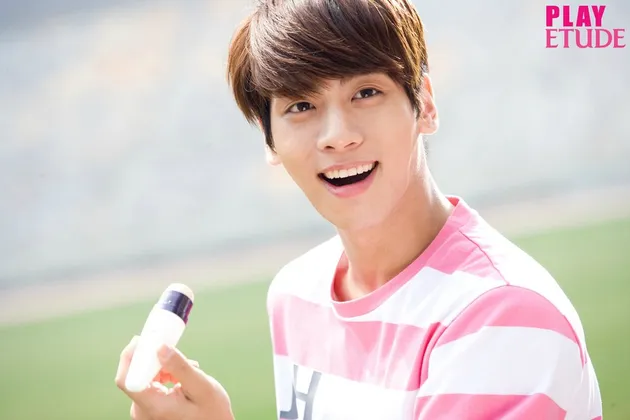 SHINee dan Dara 2NE1