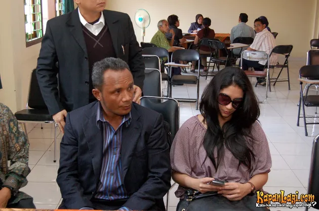 vira yuniar, teuku ryan
