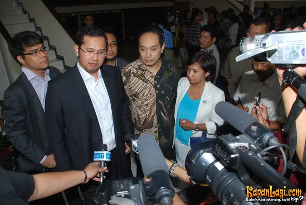 adjie notonegoro, widyawati