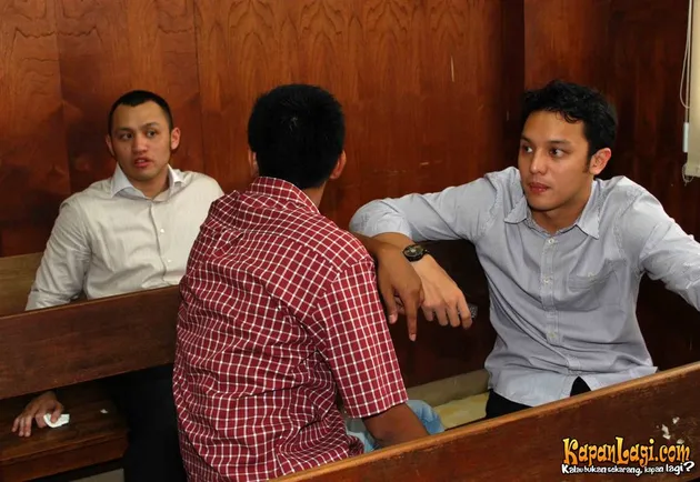 sidang ananda mikola