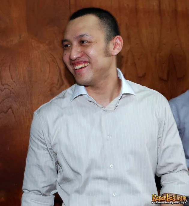 sidang ananda mikola