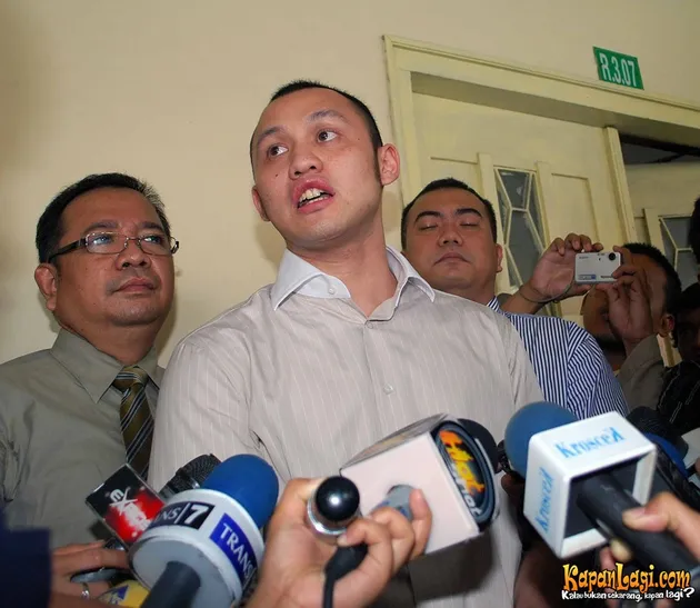 sidang ananda mikola