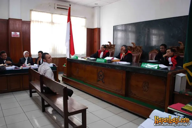 sidang ananda mikola