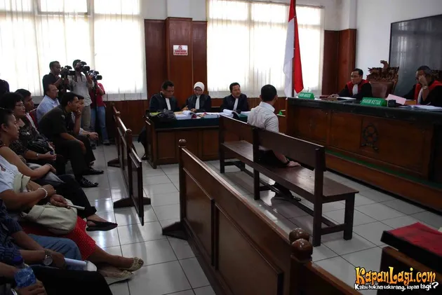 sidang ananda mikola