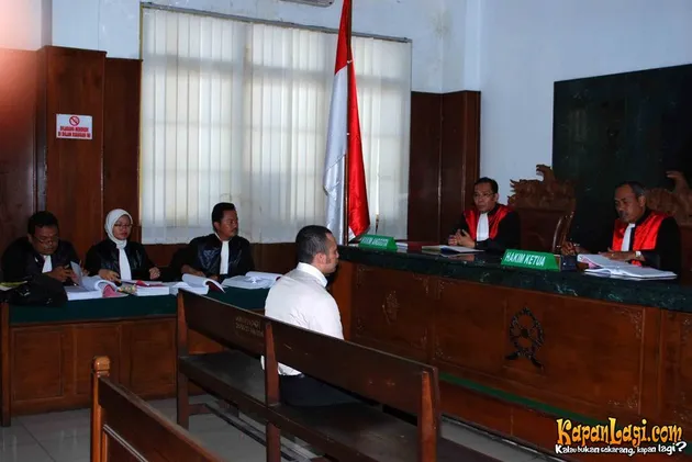sidang ananda mikola