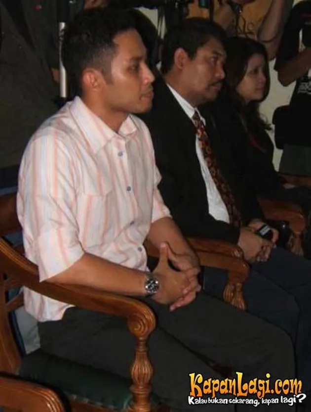 Resmi Bercerai