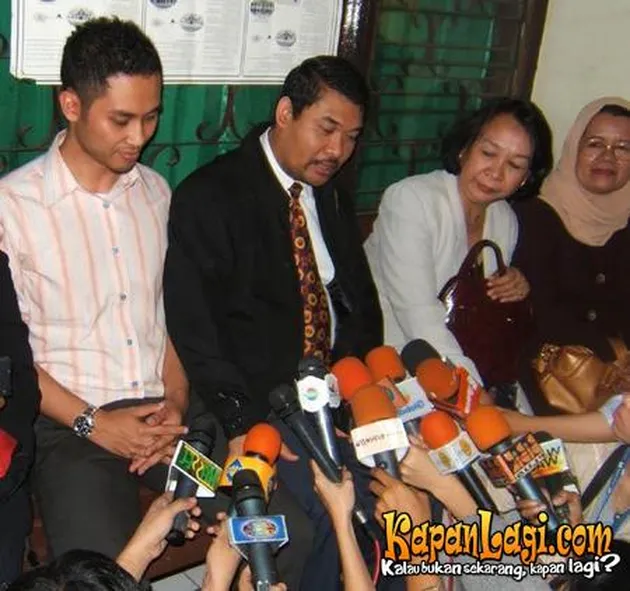 Resmi Bercerai