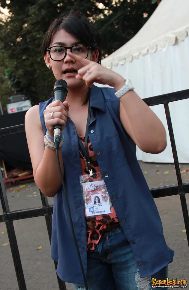 Sissy Priscillia Bernyanyi Di Java Soulnation 2011 : Istri Dari Rifat