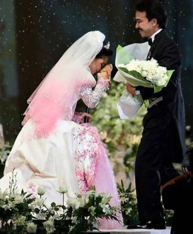 SITI NURHALIZA DAN DATUK K - KapanLagi.com