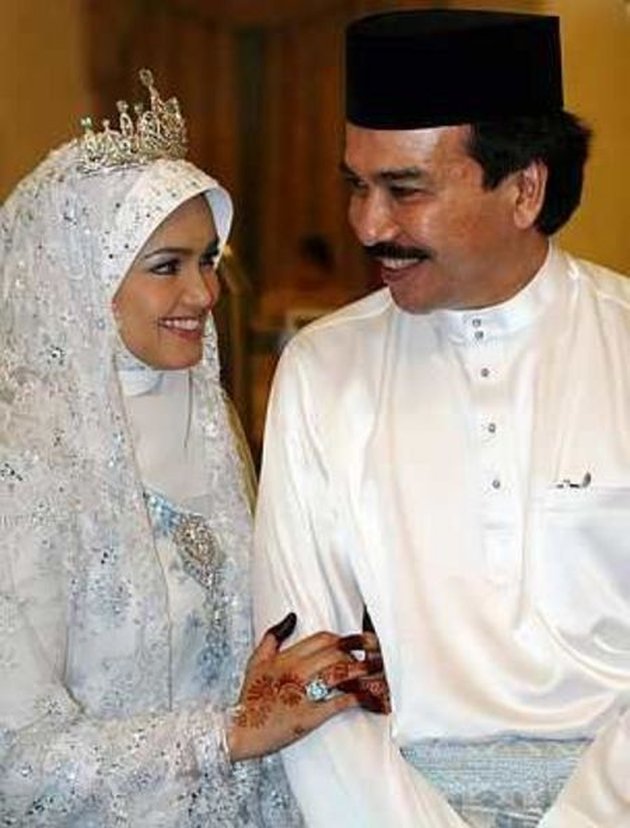 SITI NURHALIZA DAN DATUK K