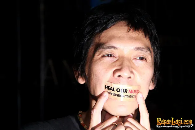Aksi Slank anti pembajakan.