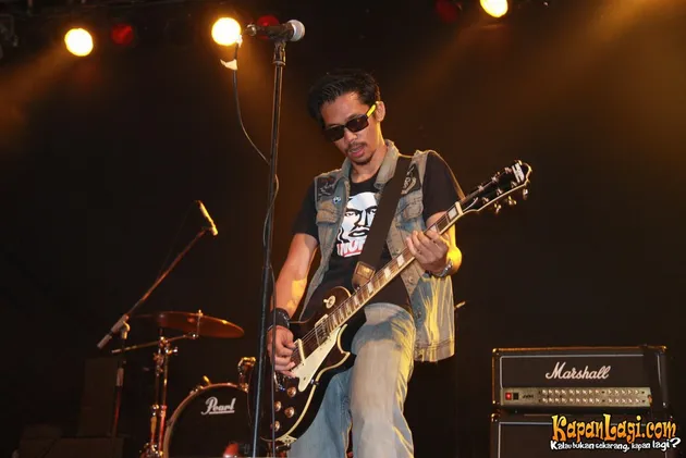 Snickers and the Chicken Fighter