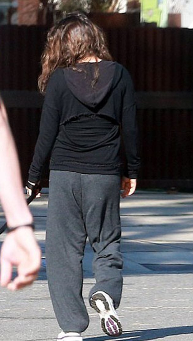 STYLE ANDALAN MILA KUNIS SAAT HAMIL - CASUAL SPORTY 