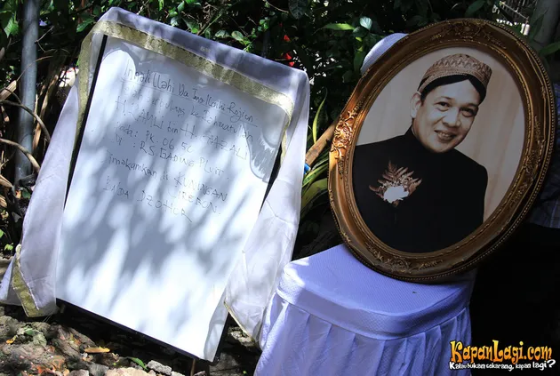 SUASANA PEMAKAMAN RAMLI DI RUMAH DUKA MENTENG - KapanLagi.com