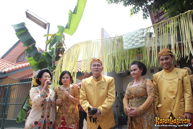 SUASANA SIRAMAN PENGAJIAN DAN BELEKETEPE CINERE DI RUMAH 