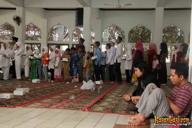 SUASANA SYUKURAN KEBEBASAN WANDA HAMIDAH - KapanLagi.com