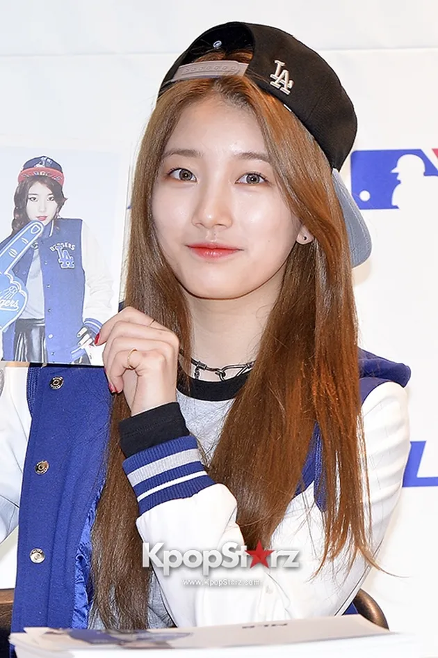 SUZY TAMPIL SPORTY FEMININ DI MLB FANSIGN EVENT 