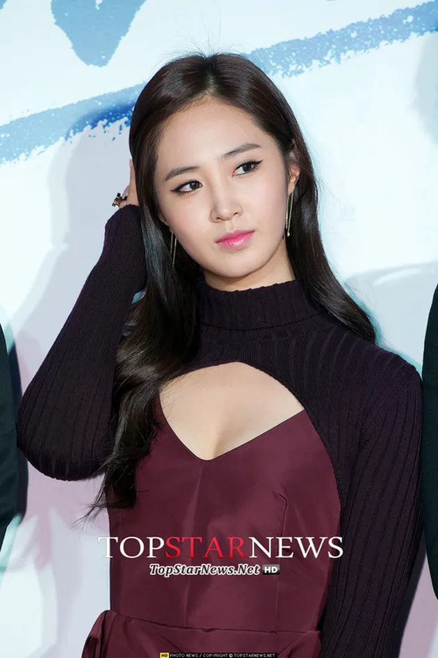 SWEATER BIASA PUN JADI SUPER SEKSI SAAT DIPAKAI BINTANG K 