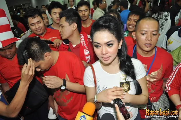 syahrini - beckham