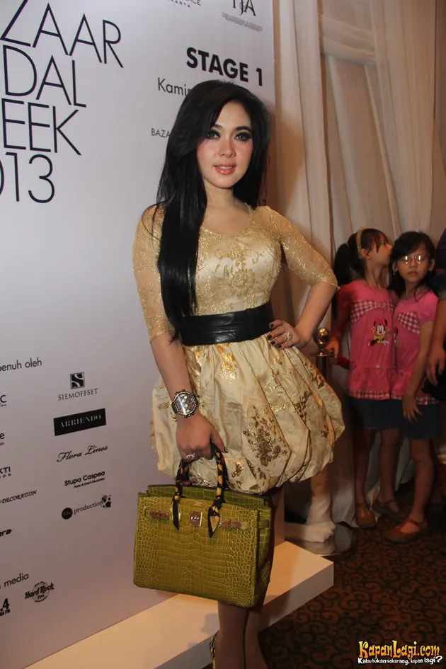 Syahrini, Gaun Pengantin