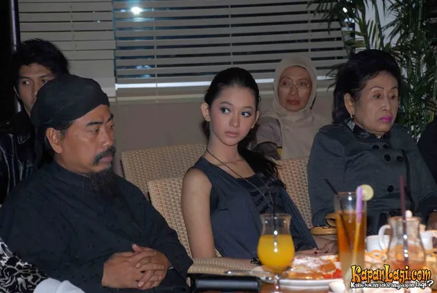 pemburu hantu