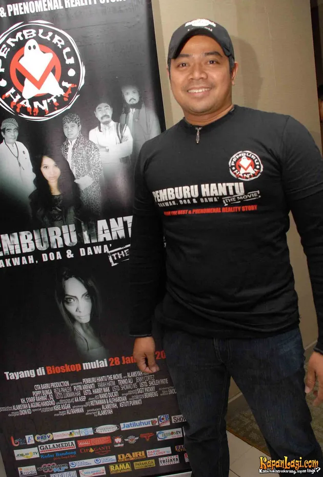 pemburu hantu