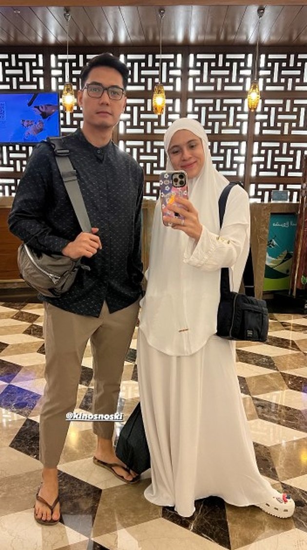 New Year in the Holy Land, 8 Photos of Nycta Gina and Rizky Kinos Performing Umrah with Family