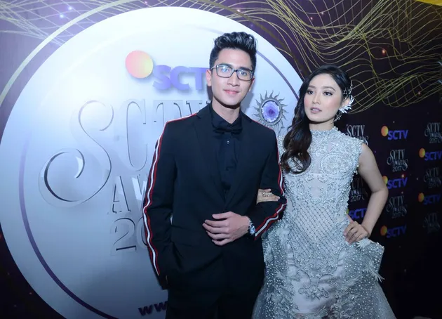 TAHUN PENUH CINTA, SEDERET ARTIS TANAH AIR INI JADIAN DI 