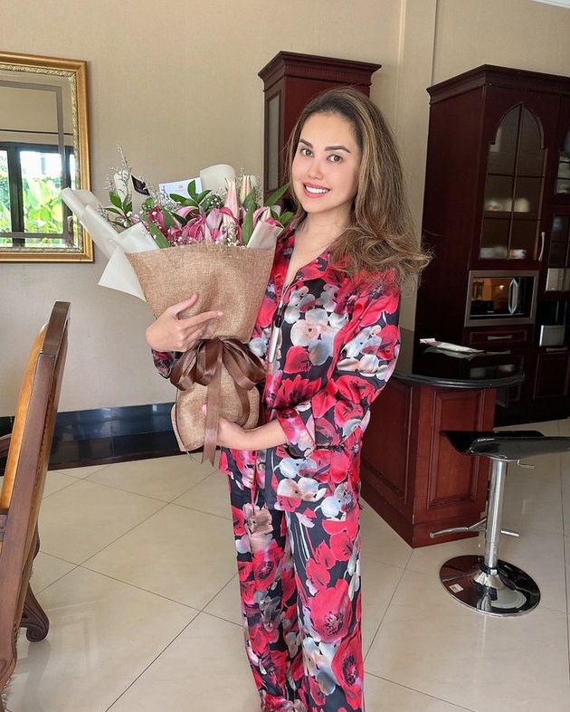 Filthy Rich, These 8 Indonesian Artists Have Houses Outside the Country - Nia Ramadhani's Family Has the Most Luxurious House
