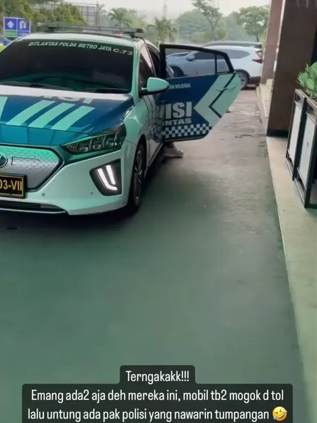 Nia Ramadhani dan Ardi Bakrie Nebeng Polisi