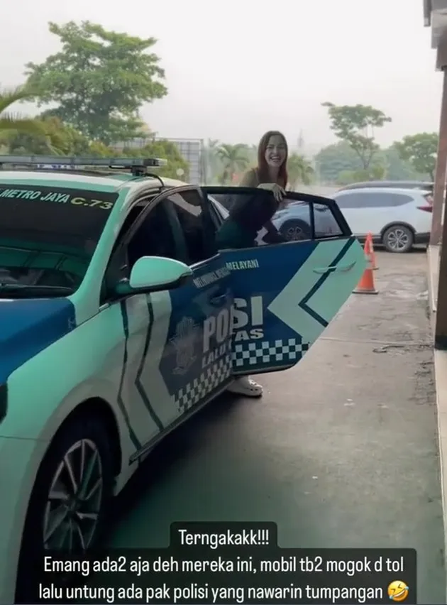 Nia Ramadhani dan Ardi Bakrie Nebeng Polisi