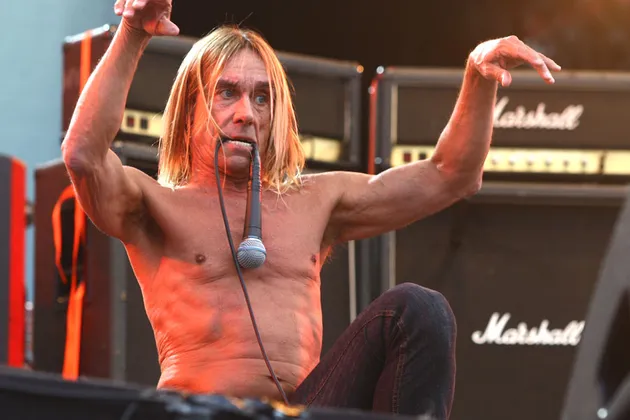 musisi jadi penyiar radio