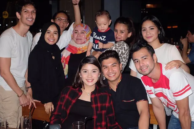 yang nggak datang ke pernikahan Bella