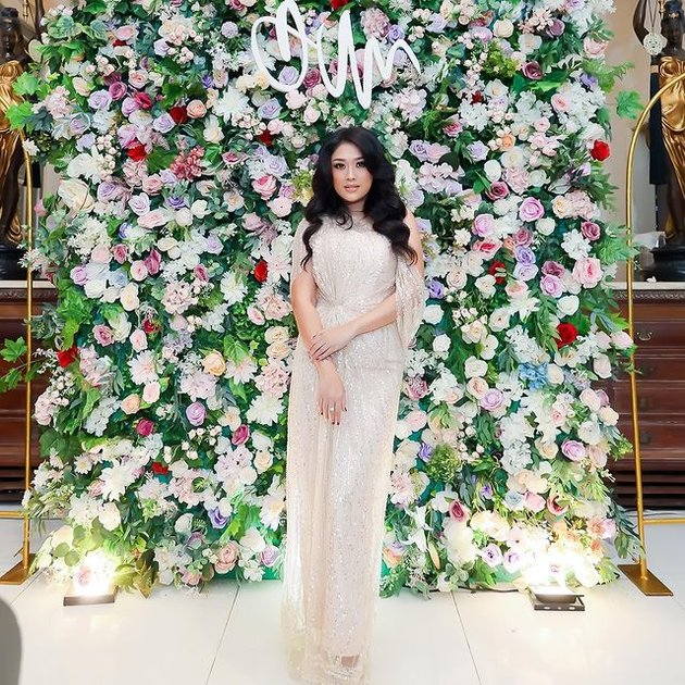 Not Attended by Syahrini, Here are 8 Pictures of Oline Mendeng's Lavish and Flower-Filled Birthday Party - A Gathering of Socialite Gang