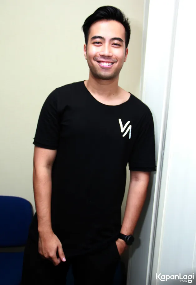 foto artis cowok Indonesia yang pintar