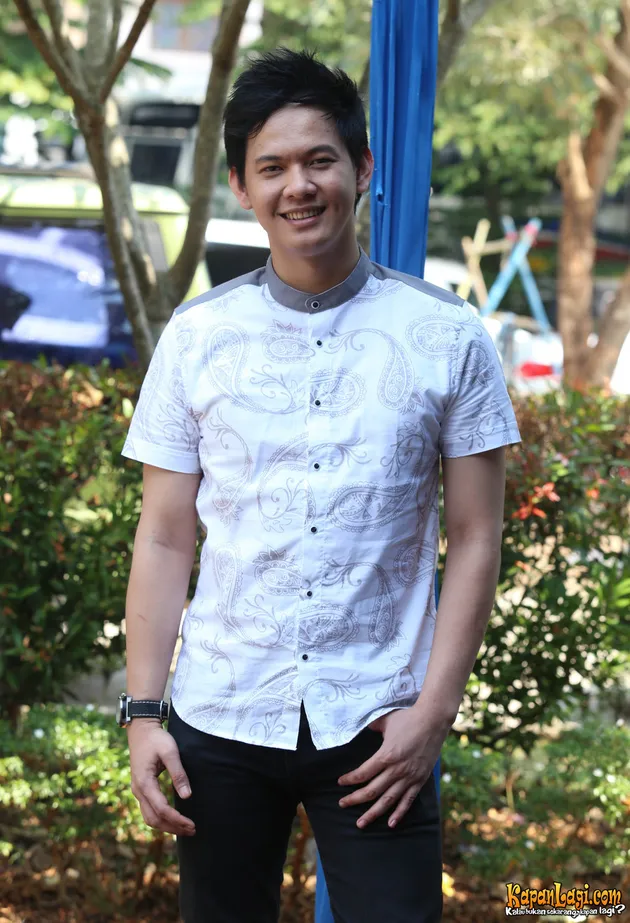 foto artis cowok Indonesia yang pintar