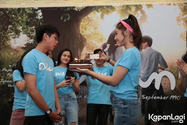 Iqbaal Ramadhan &amp; Vanesha Prescilla - DILAN 1990
